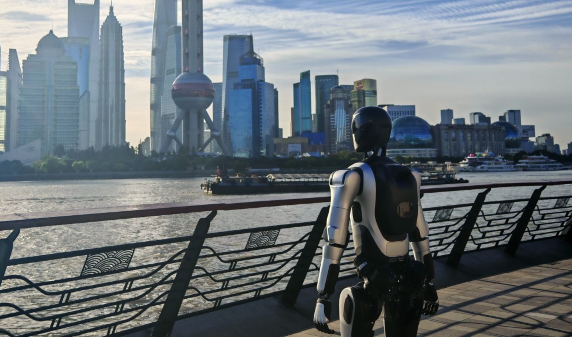 Çin’in insansı robotu “tek nefeste” 106 kilometre yürüyerek dünya rekoru kırdı