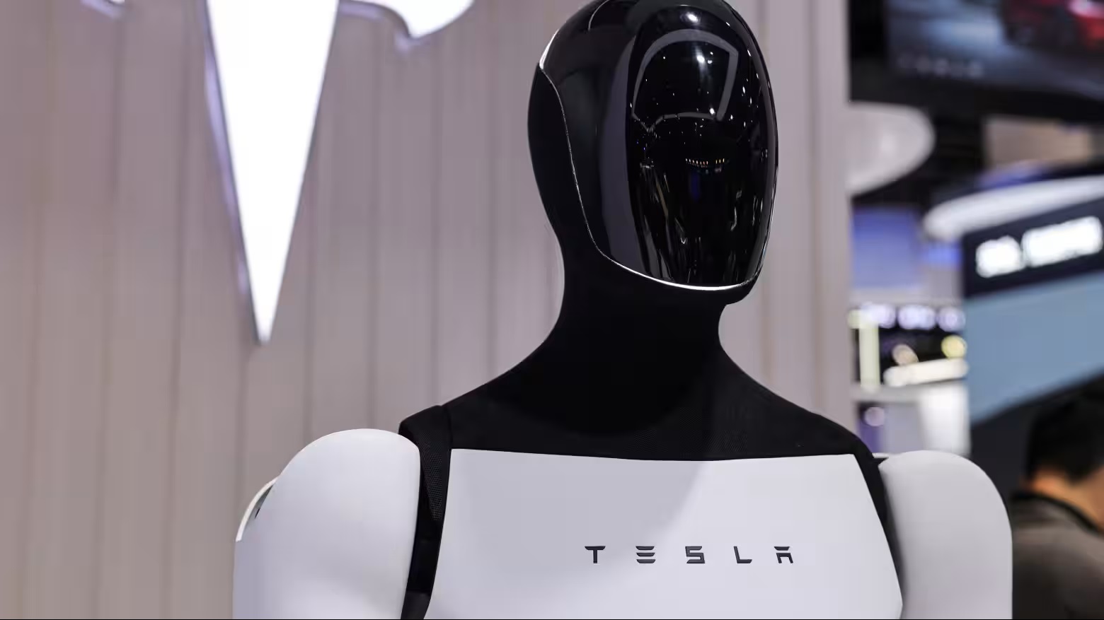 Elon Musk, insan bilincini Optimus robotlarına aktarmak istiyor