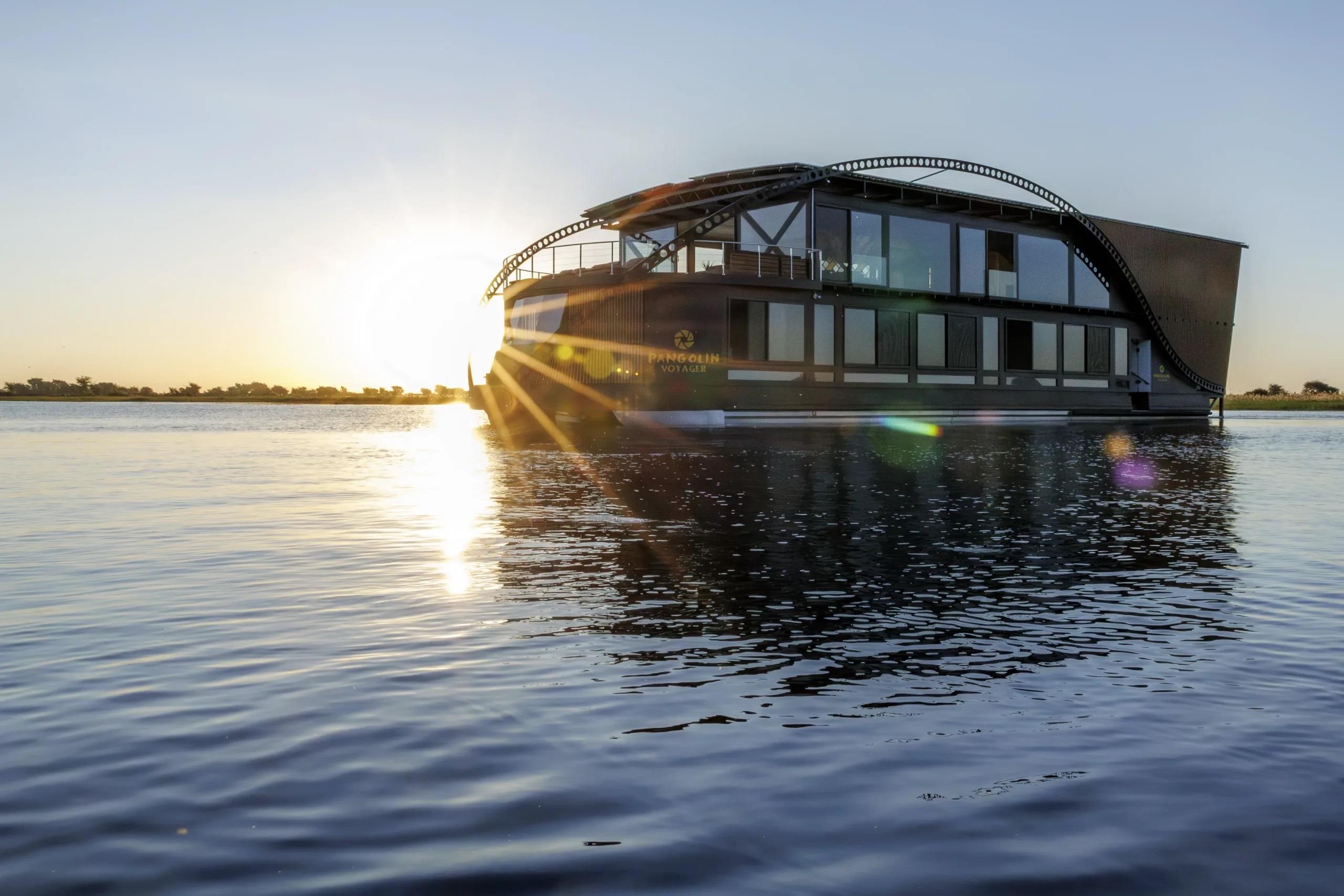 Kullandığından fazla enerji üreten yüzer Safari oteli